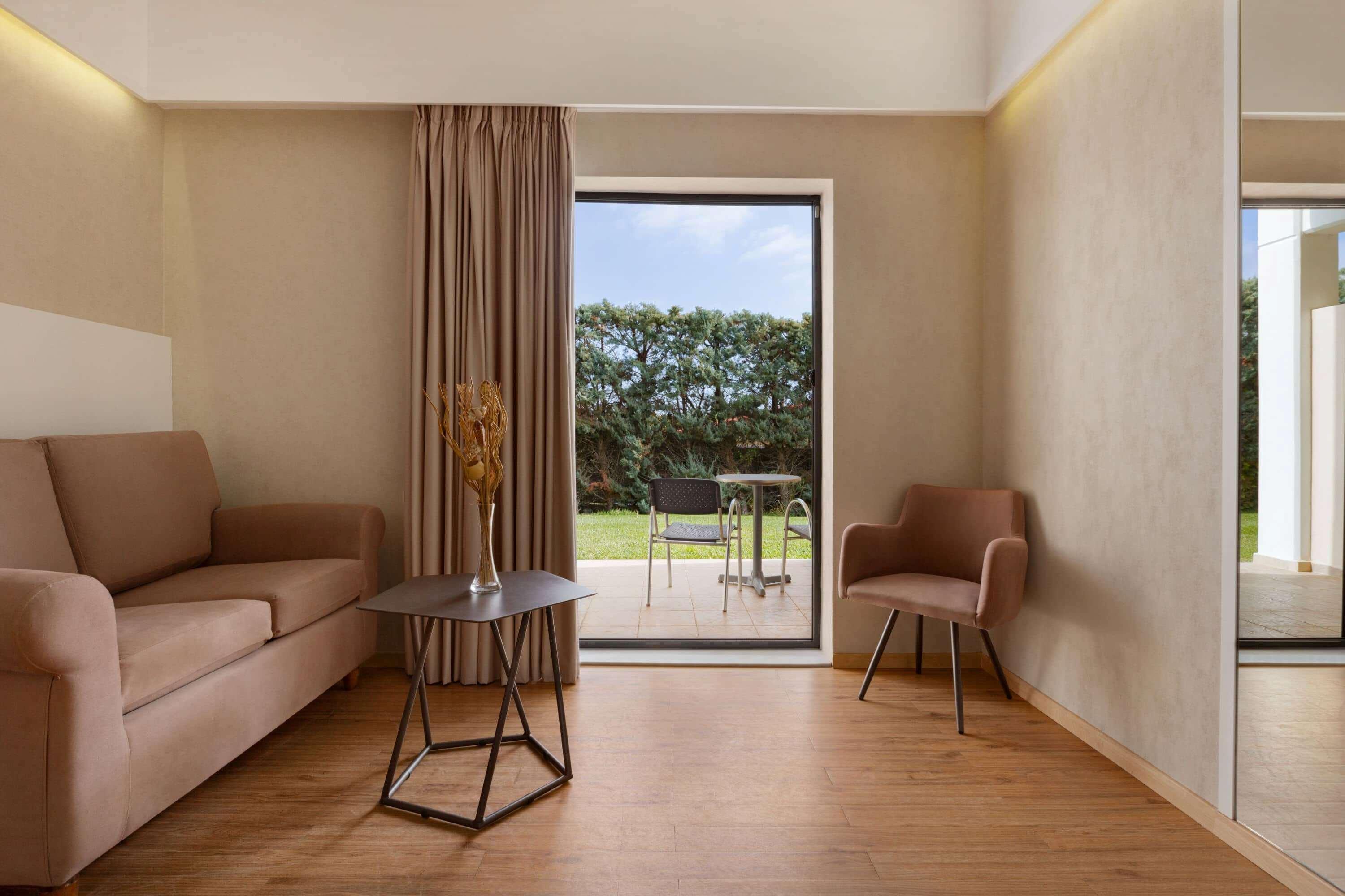 Hotel Ramada Plaza By Wyndham Thraki à Alexandroúpoli Extérieur photo A room at the hotel