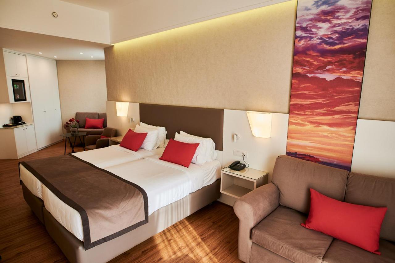 Hotel Ramada Plaza By Wyndham Thraki à Alexandroúpoli Extérieur photo A room at the hotel