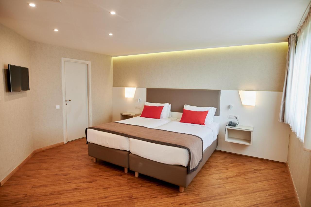 Hotel Ramada Plaza By Wyndham Thraki à Alexandroúpoli Extérieur photo A room at the hotel