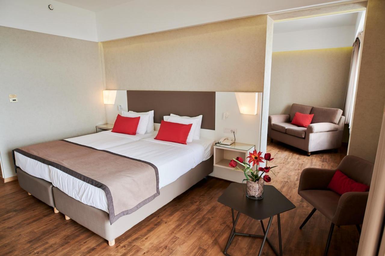 Hotel Ramada Plaza By Wyndham Thraki à Alexandroúpoli Extérieur photo A room at the hotel