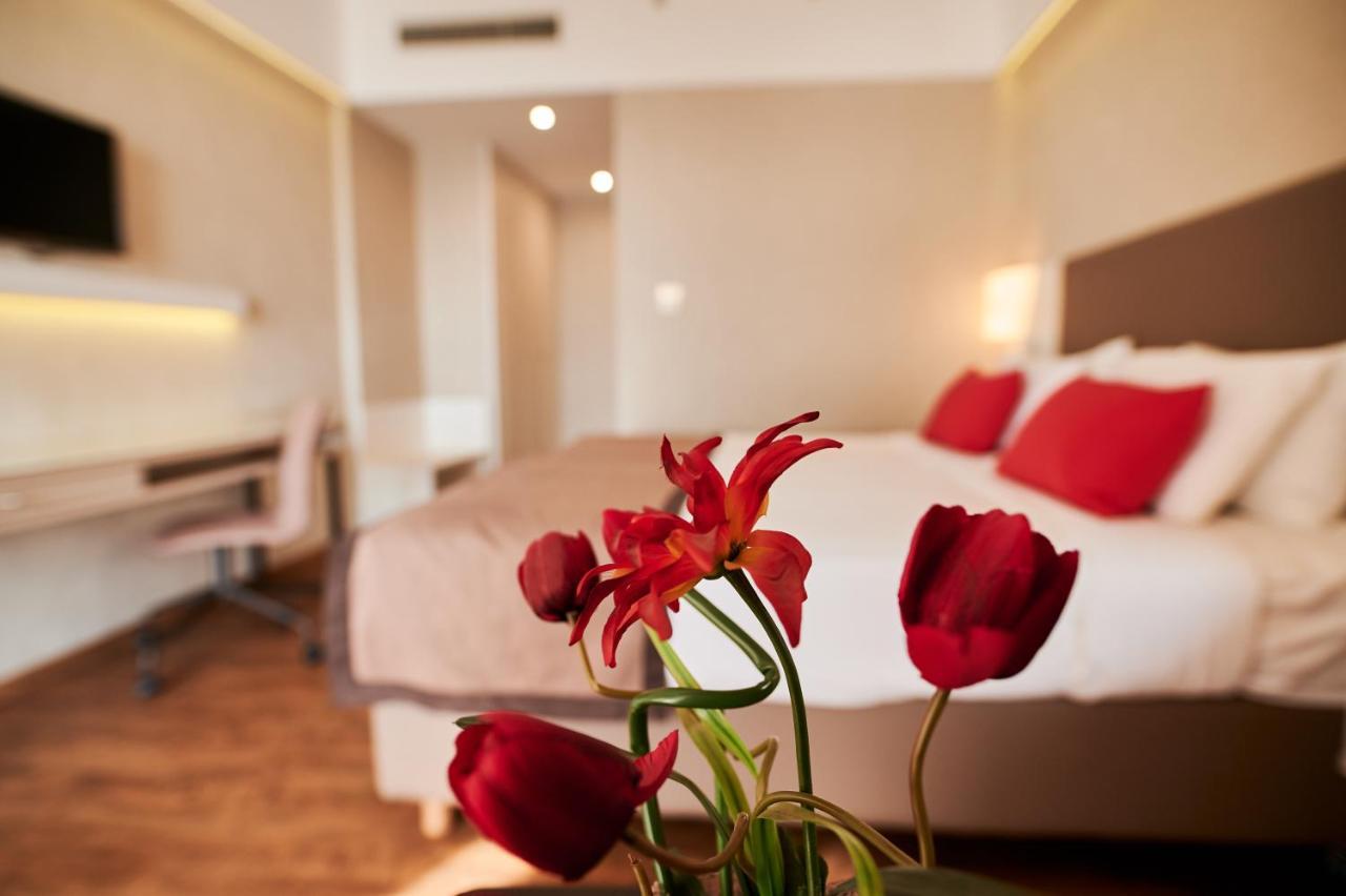 Hotel Ramada Plaza By Wyndham Thraki à Alexandroúpoli Extérieur photo A room at the hotel