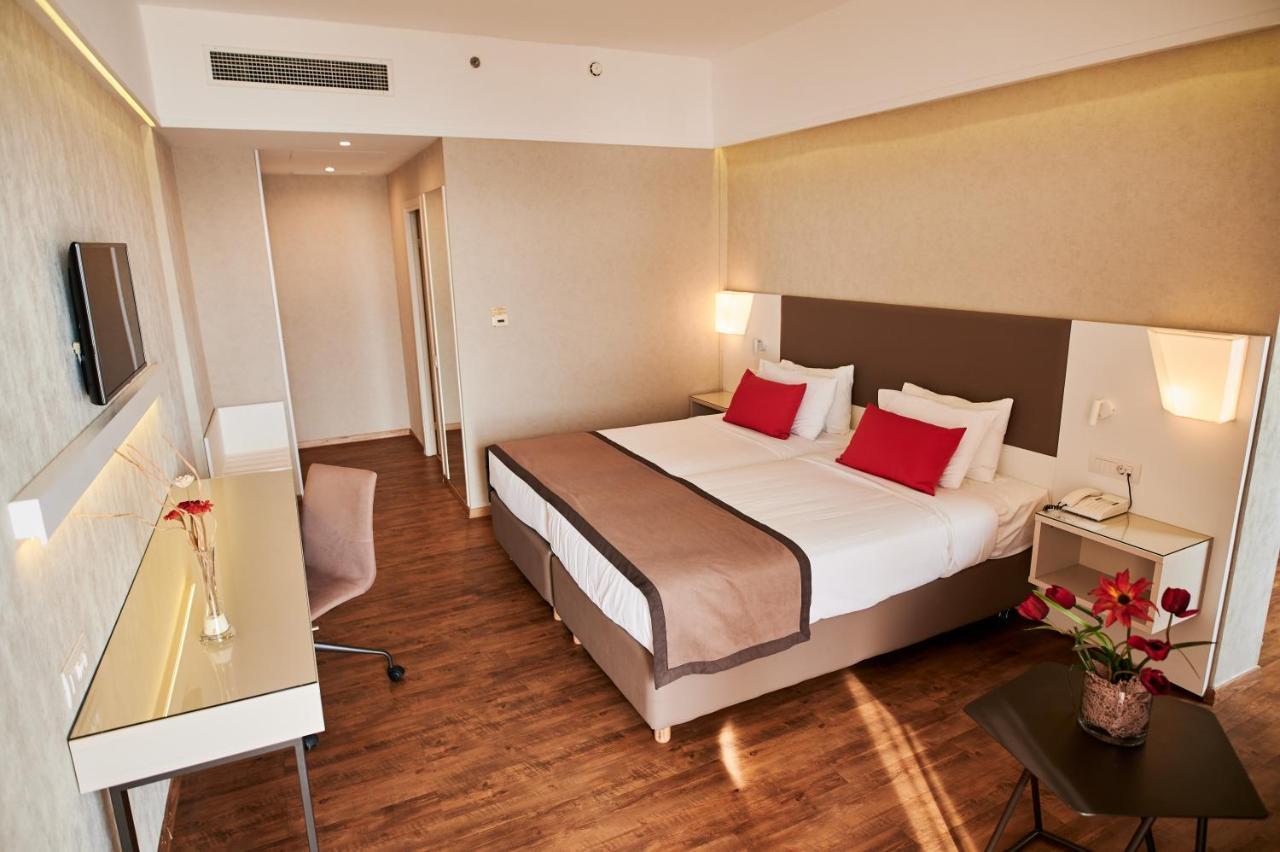 Hotel Ramada Plaza By Wyndham Thraki à Alexandroúpoli Extérieur photo A room at the hotel