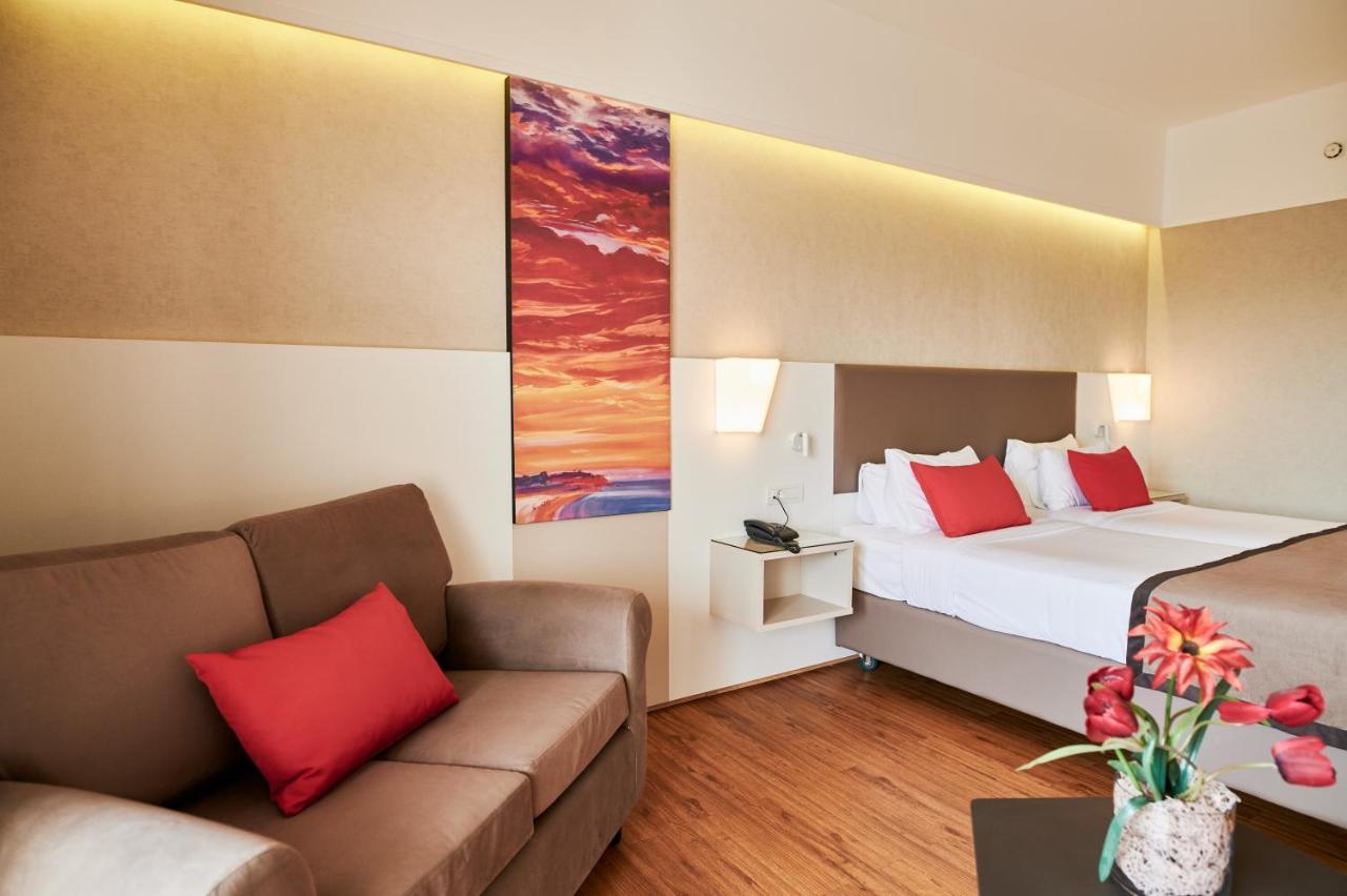 Hotel Ramada Plaza By Wyndham Thraki à Alexandroúpoli Extérieur photo A room at the hotel